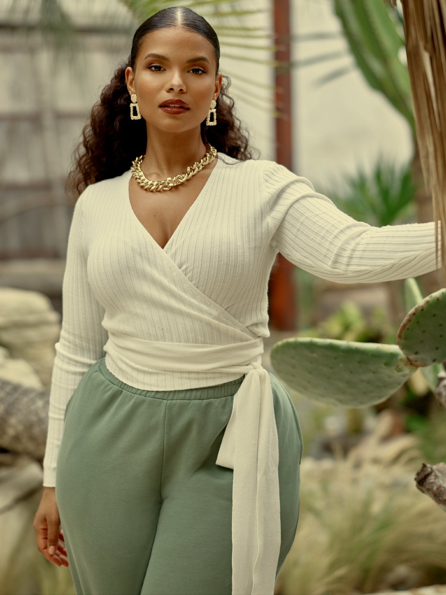 #color:IVORY