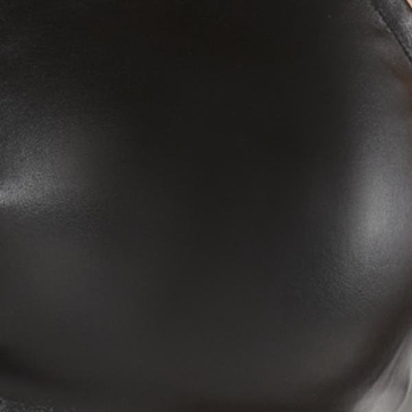 #swatch:BLACK
